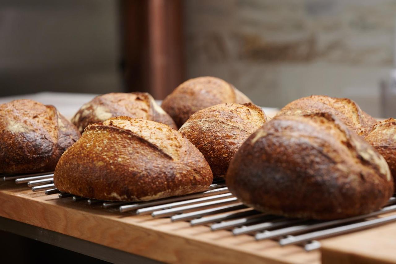 Hotel Pod Roza 크라쿠프 외부 사진 Bread cooling on a rack
