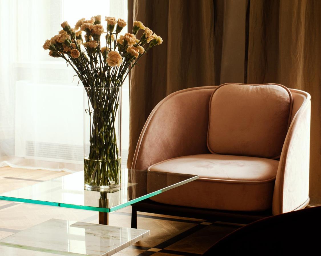 Hotel Pod Roza 크라쿠프 외부 사진 A chair
