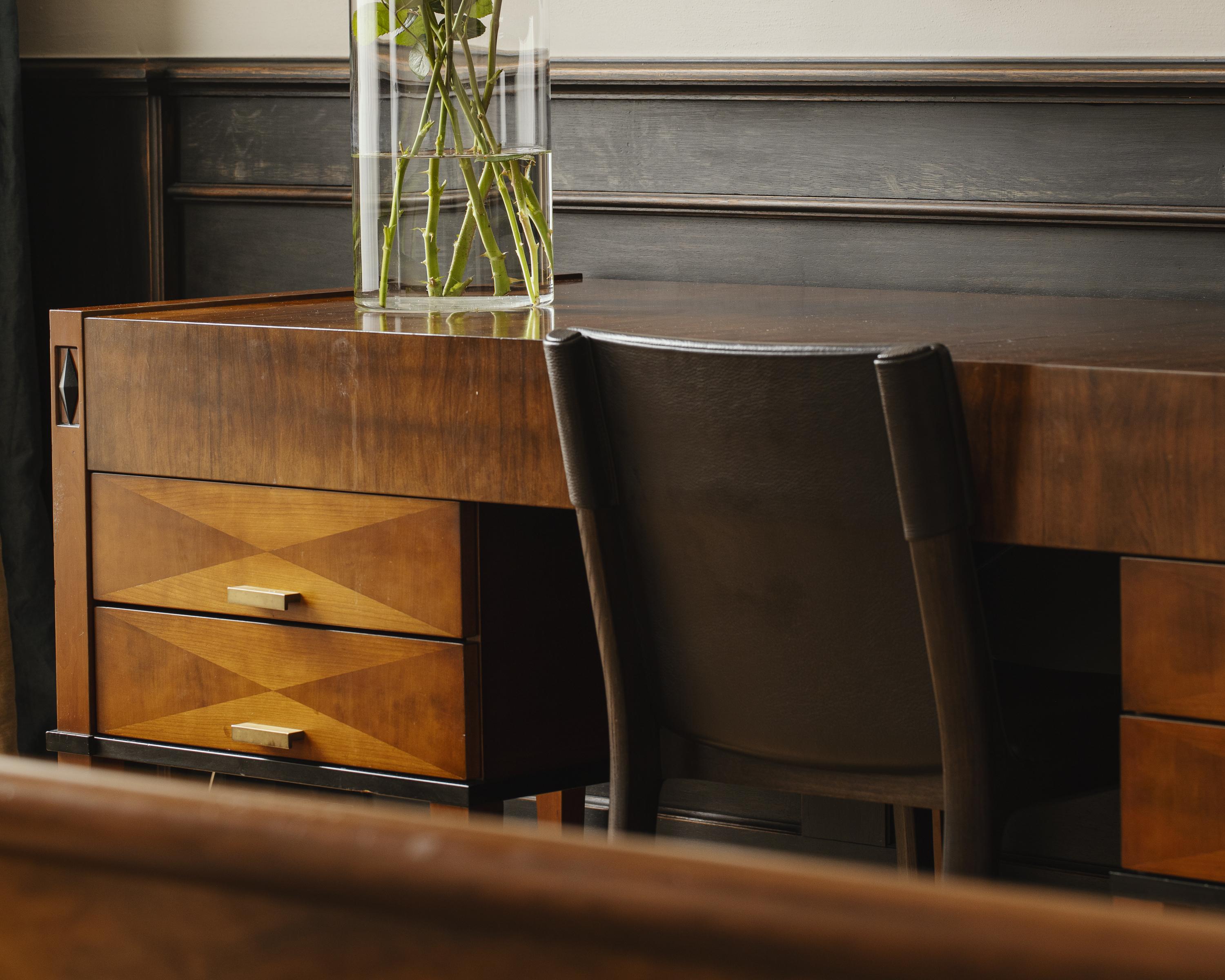 Hotel Pod Roza 크라쿠프 외부 사진 A desk by Lane Furniture
