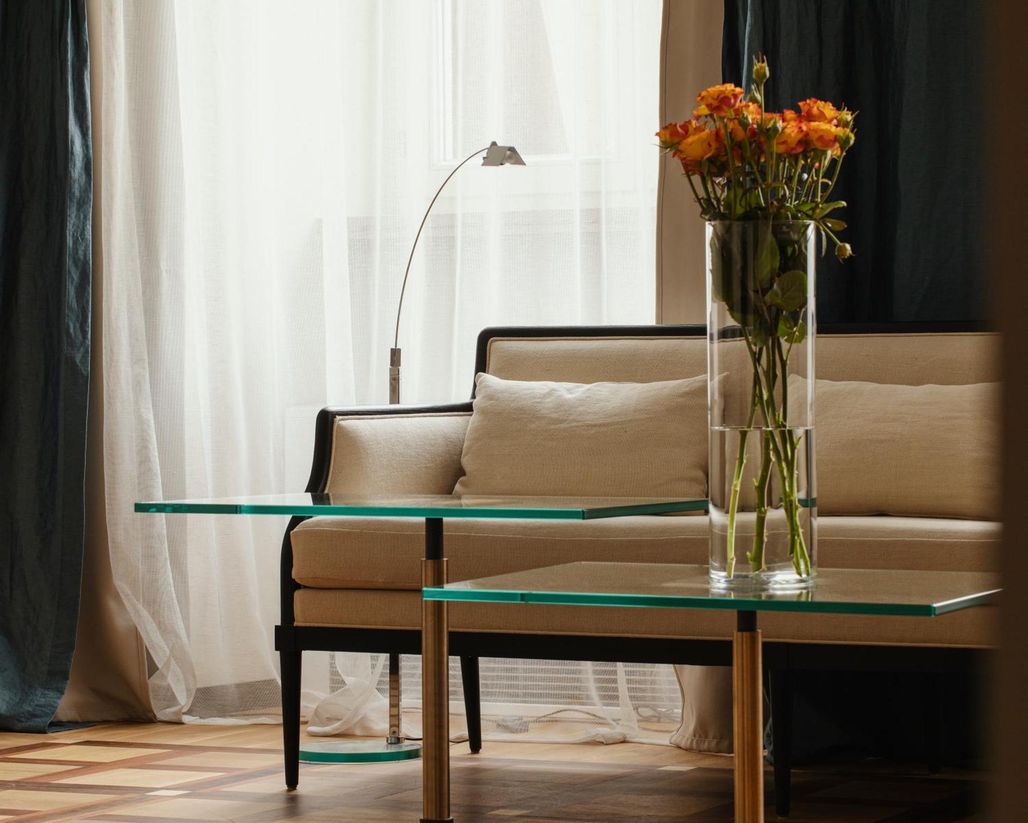 Hotel Pod Roza 크라쿠프 외부 사진 A floor lamp