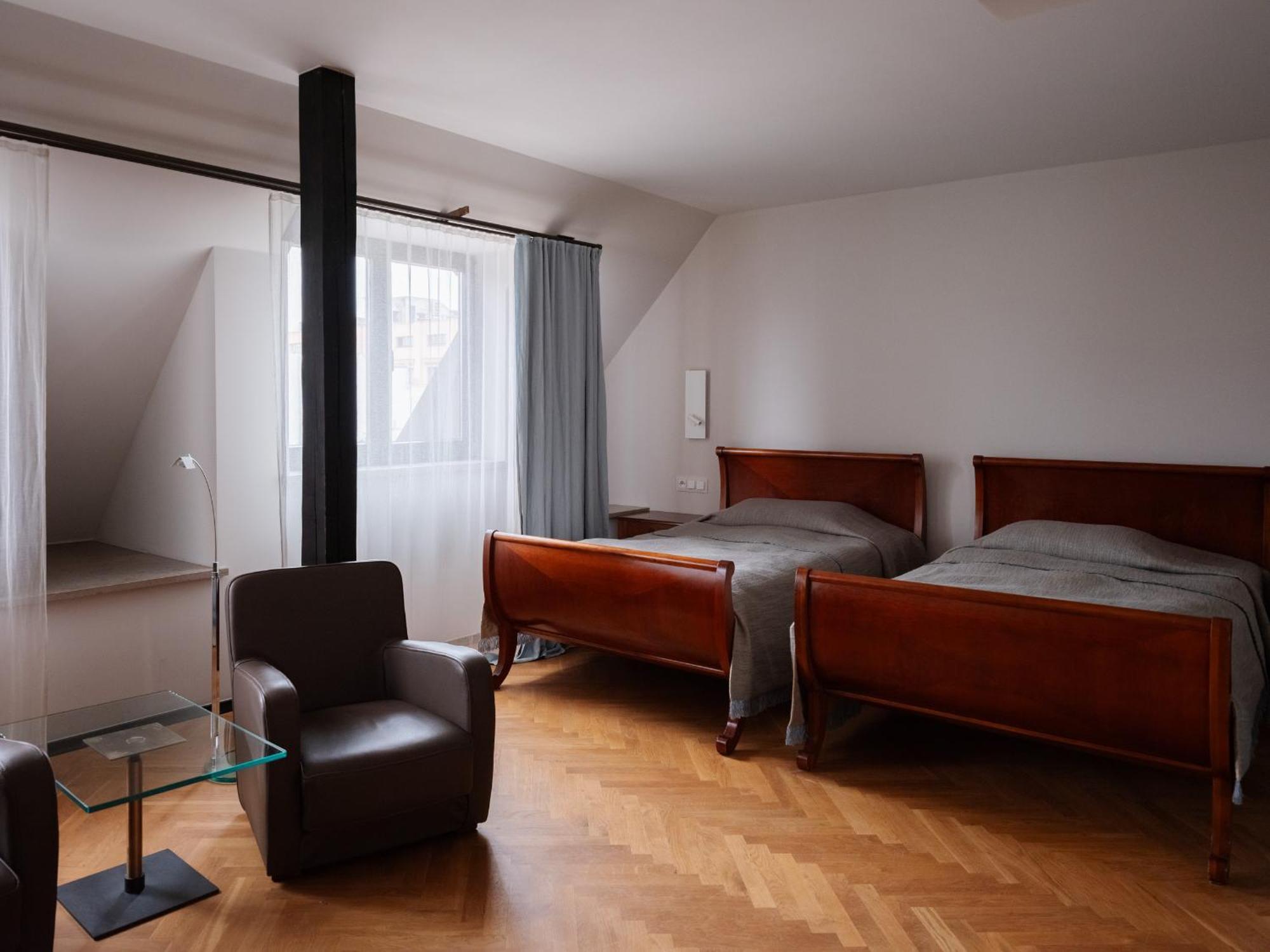 Hotel Pod Roza 크라쿠프 외부 사진 A room at the hotel